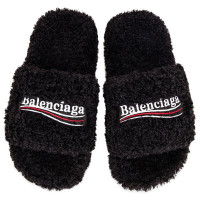 Шлепанцы Furry Slides BALENCIAGA Шлепанцы Furry Slides BALENCIAGA