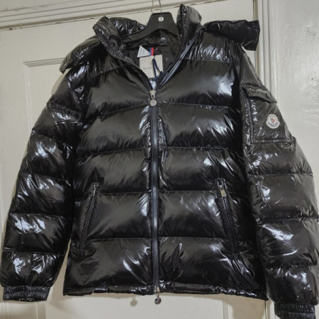 Пуховик MONCLER Maya с капюшоном