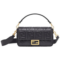 FENDI Сумка BAGUETTE из кожи