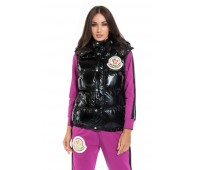 Жилет с капюшоном от MONCLER