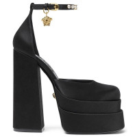 Туфли-лодочки на платформе Medusa Aevitas от VERSACE